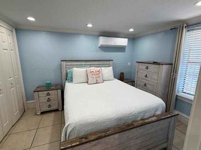 For Sale: $309,000 (1 beds, 1 baths, 438 Square Feet)