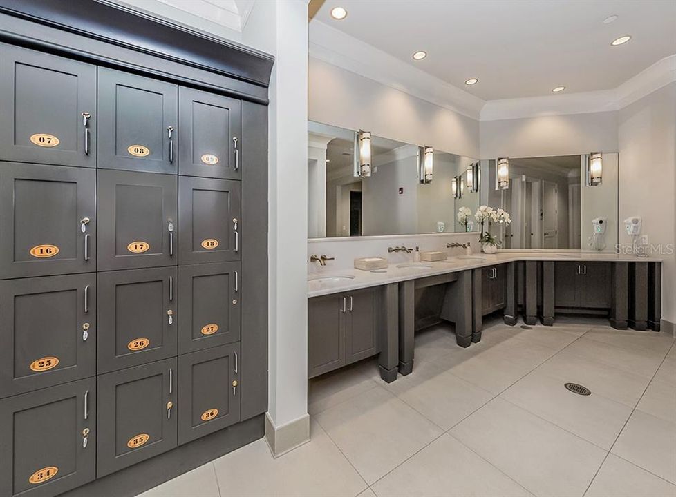 For Rent: $2,200 (2 beds, 2 baths, 1121 Square Feet)