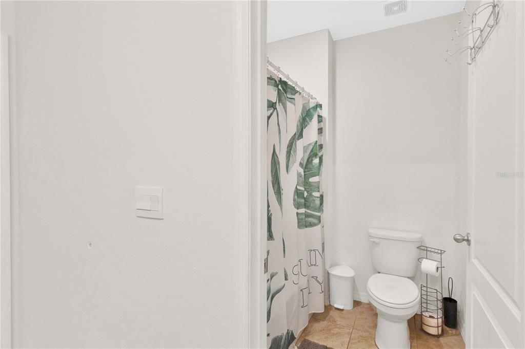 В аренду: $3,000 (6 спален, 3 ванн, 2696 Квадратных фут)