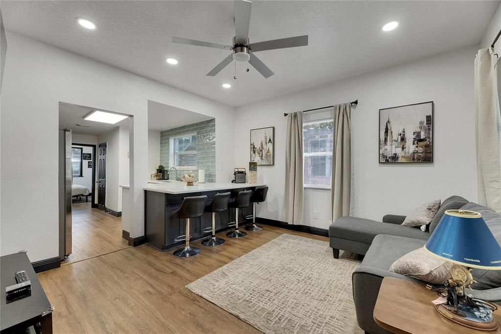 For Sale: $375,000 (3 beds, 2 baths, 1097 Square Feet)