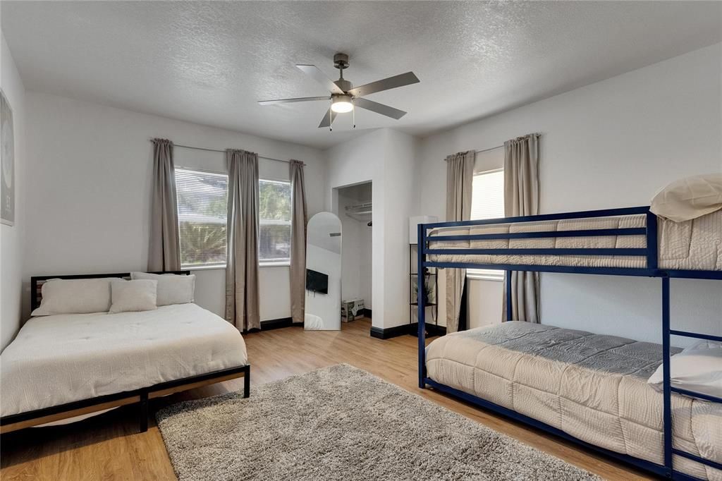 For Sale: $375,000 (3 beds, 2 baths, 1097 Square Feet)