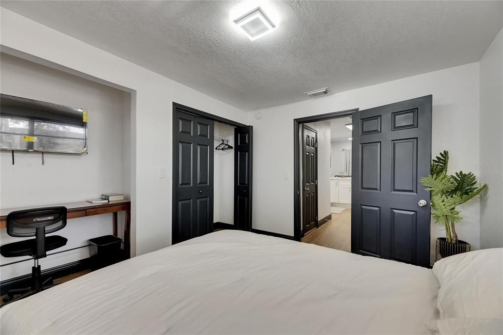 For Sale: $375,000 (3 beds, 2 baths, 1097 Square Feet)