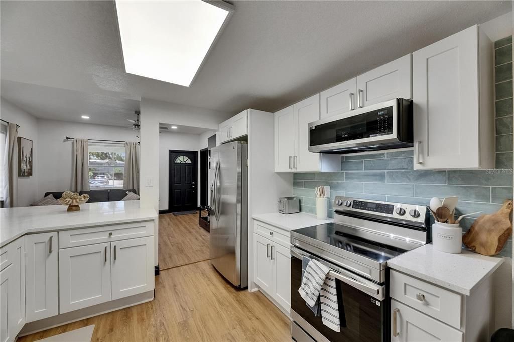 For Sale: $375,000 (3 beds, 2 baths, 1097 Square Feet)