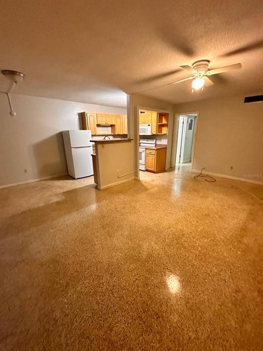 For Rent: $1,300 (2 beds, 1 baths, 790 Square Feet)