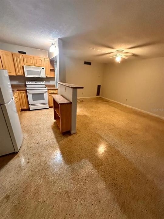 For Rent: $1,300 (2 beds, 1 baths, 790 Square Feet)