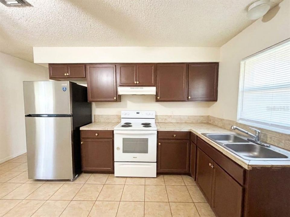 For Rent: $1,295 (2 beds, 1 baths, 985 Square Feet)