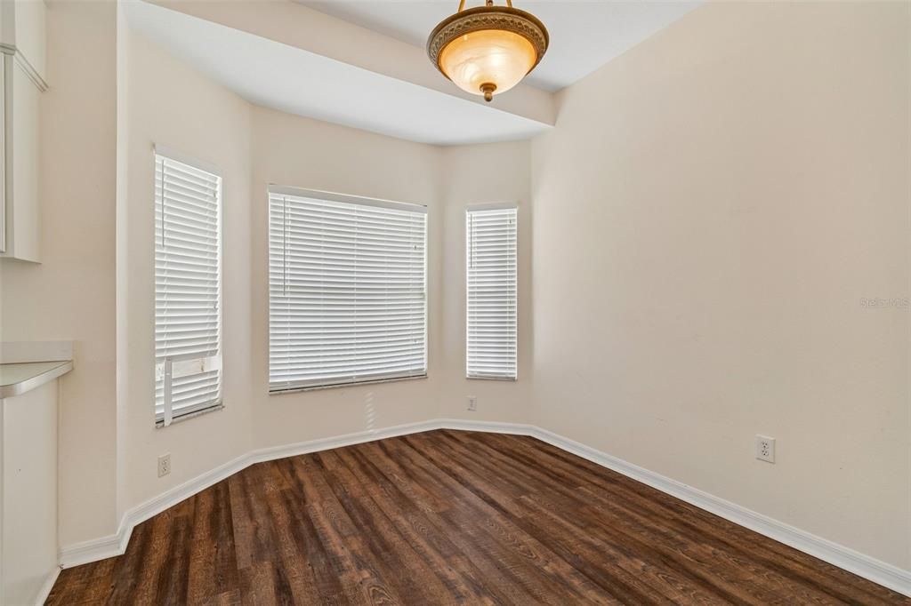 : $425,000 (4 camas, 3 baños, 3295 Pies cuadrados)