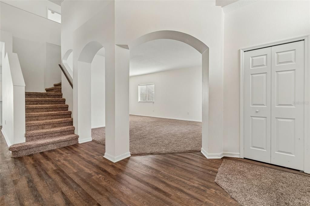 : $425,000 (4 camas, 3 baños, 3295 Pies cuadrados)