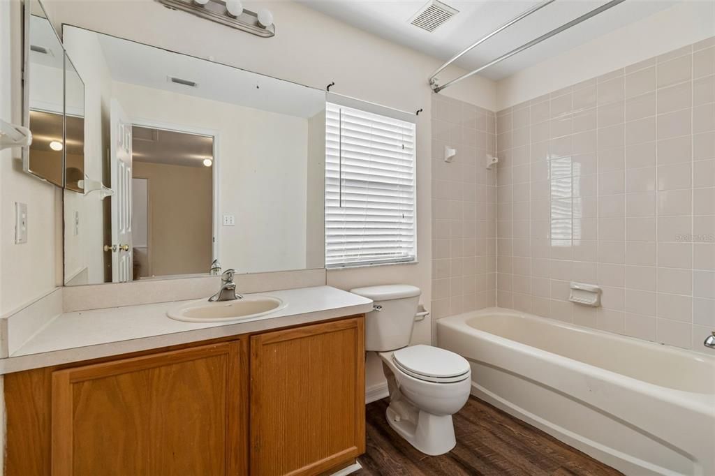 : $425,000 (4 camas, 3 baños, 3295 Pies cuadrados)