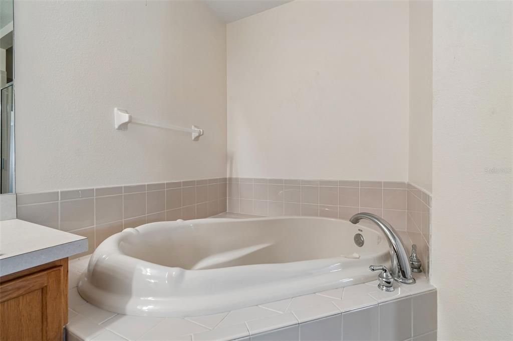 : $425,000 (4 camas, 3 baños, 3295 Pies cuadrados)