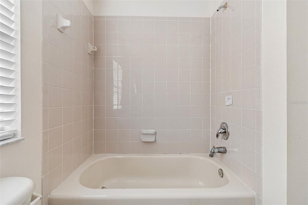 : $425,000 (4 camas, 3 baños, 3295 Pies cuadrados)