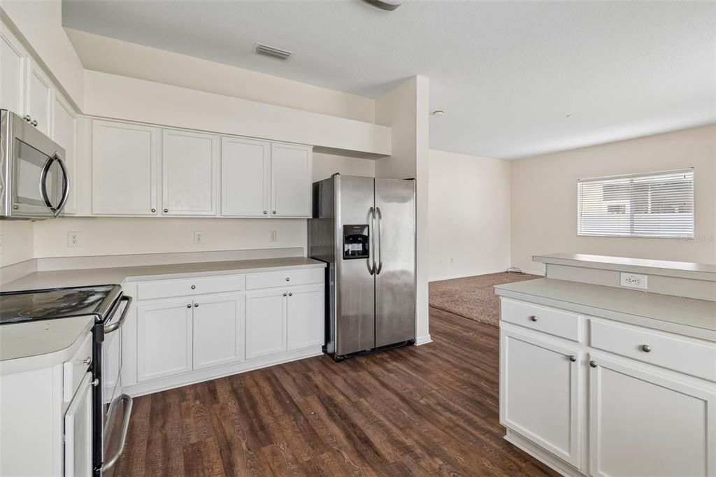 : $425,000 (4 camas, 3 baños, 3295 Pies cuadrados)