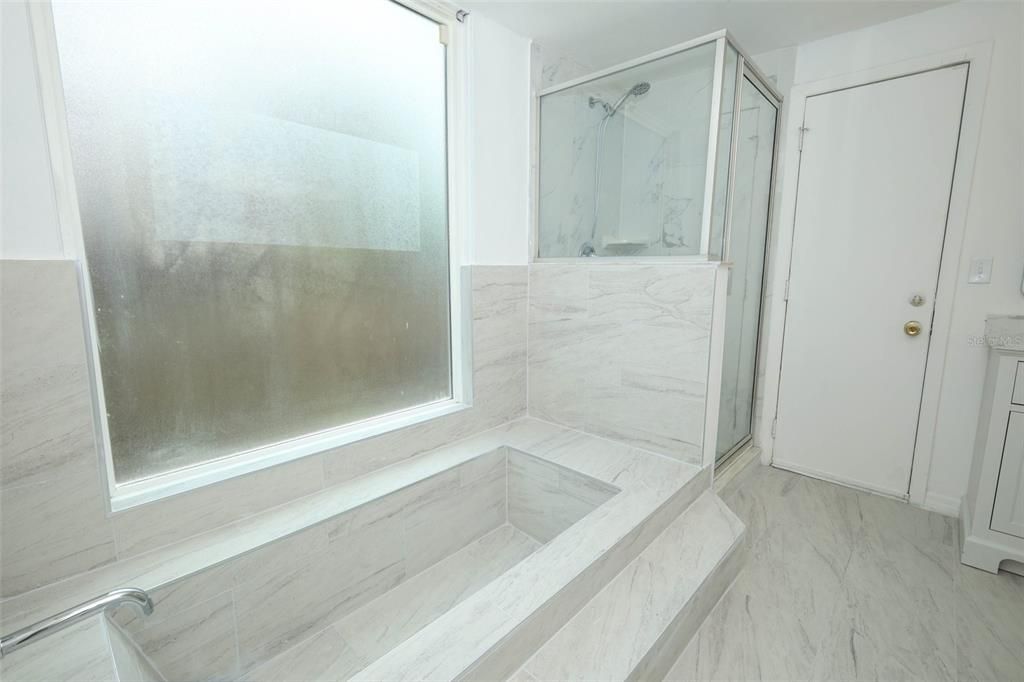 На продажу: $409,000 (4 спален, 2 ванн, 1993 Квадратных фут)