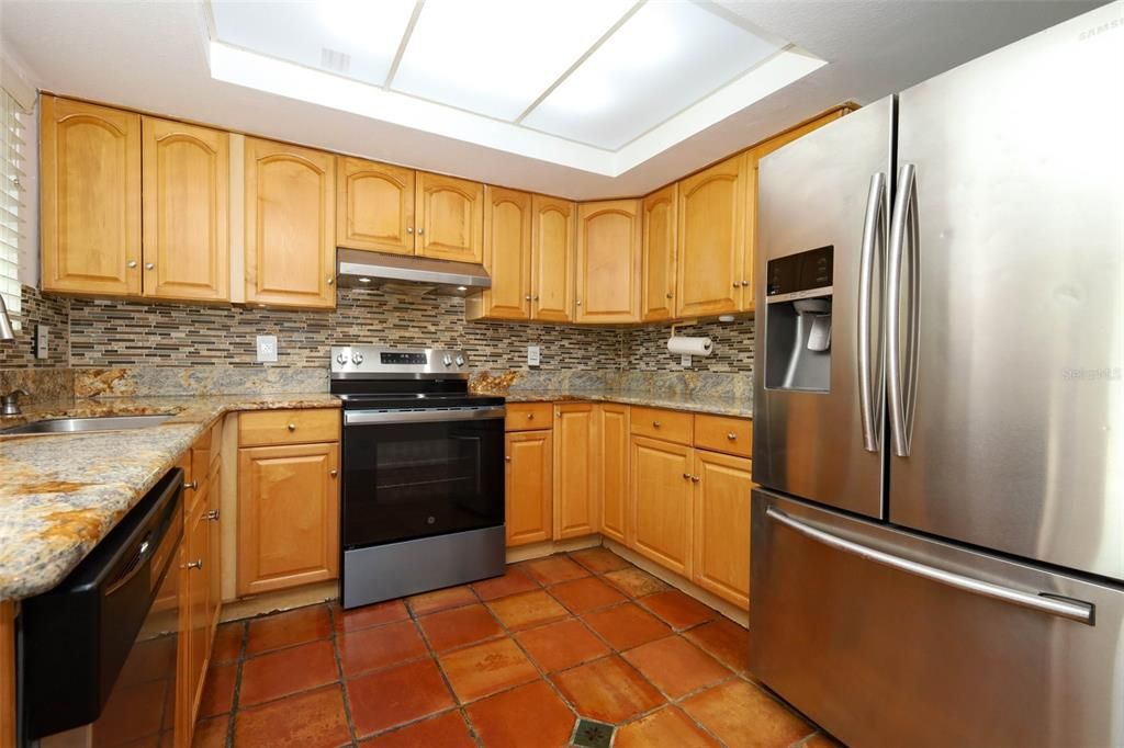 На продажу: $409,000 (4 спален, 2 ванн, 1993 Квадратных фут)