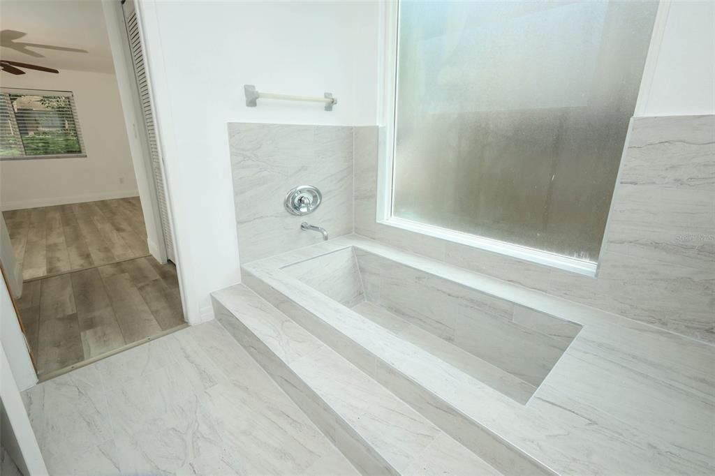 На продажу: $409,000 (4 спален, 2 ванн, 1993 Квадратных фут)