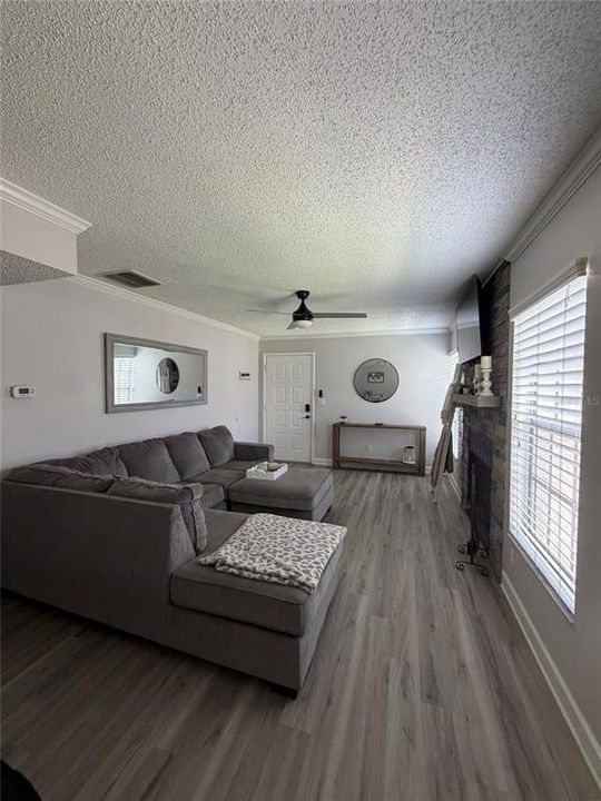 На продажу: $219,999 (2 спален, 2 ванн, 900 Квадратных фут)