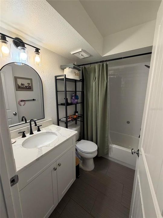 На продажу: $219,999 (2 спален, 2 ванн, 900 Квадратных фут)