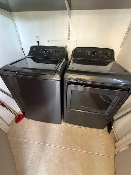 На продажу: $219,999 (2 спален, 2 ванн, 900 Квадратных фут)