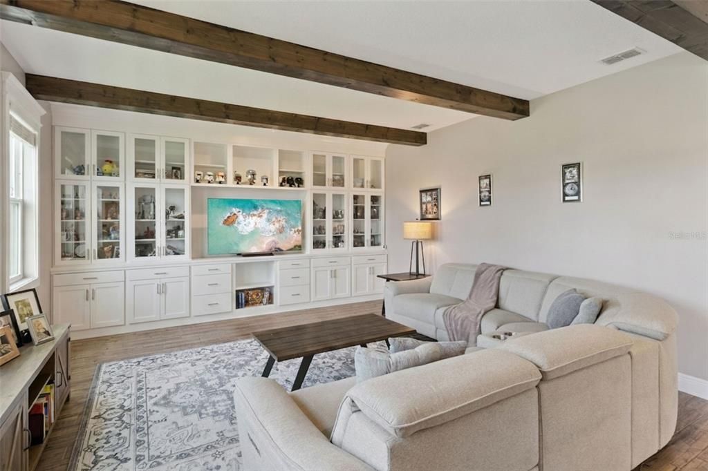 For Sale: $910,000 (5 beds, 4 baths, 3505 Square Feet)