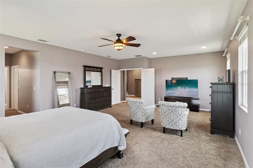 For Sale: $910,000 (5 beds, 4 baths, 3505 Square Feet)
