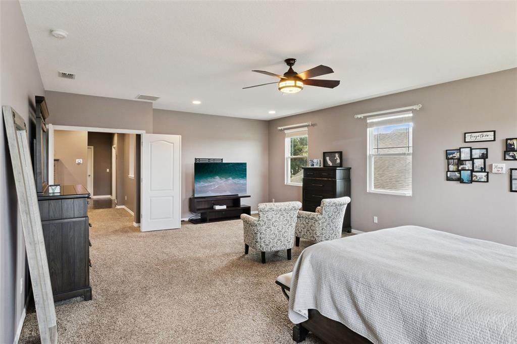 For Sale: $910,000 (5 beds, 4 baths, 3505 Square Feet)