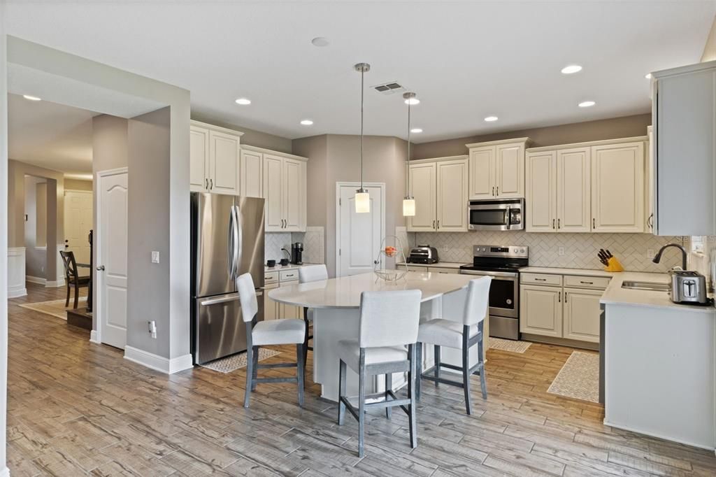 For Sale: $910,000 (5 beds, 4 baths, 3505 Square Feet)
