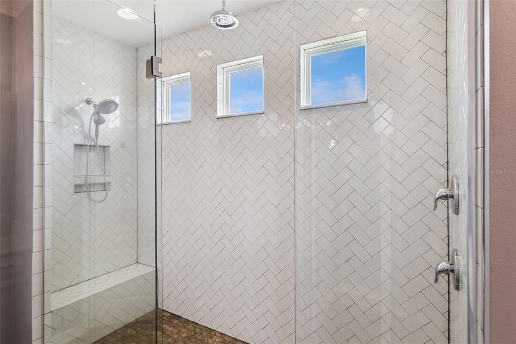 For Sale: $910,000 (5 beds, 4 baths, 3505 Square Feet)
