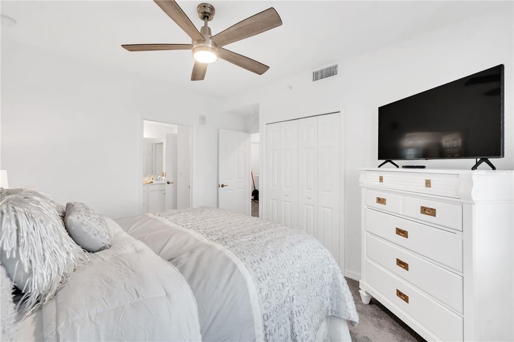 For Rent: $2,400 (3 beds, 2 baths, 1301 Square Feet)