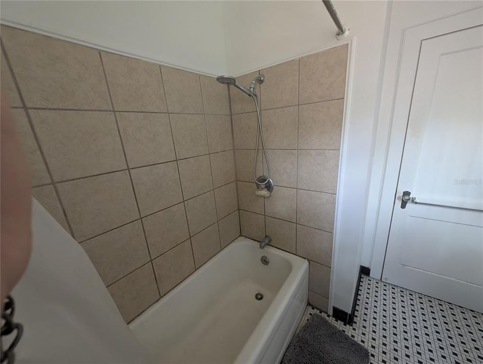 For Rent: $1,900 (3 beds, 1 baths, 1310 Square Feet)