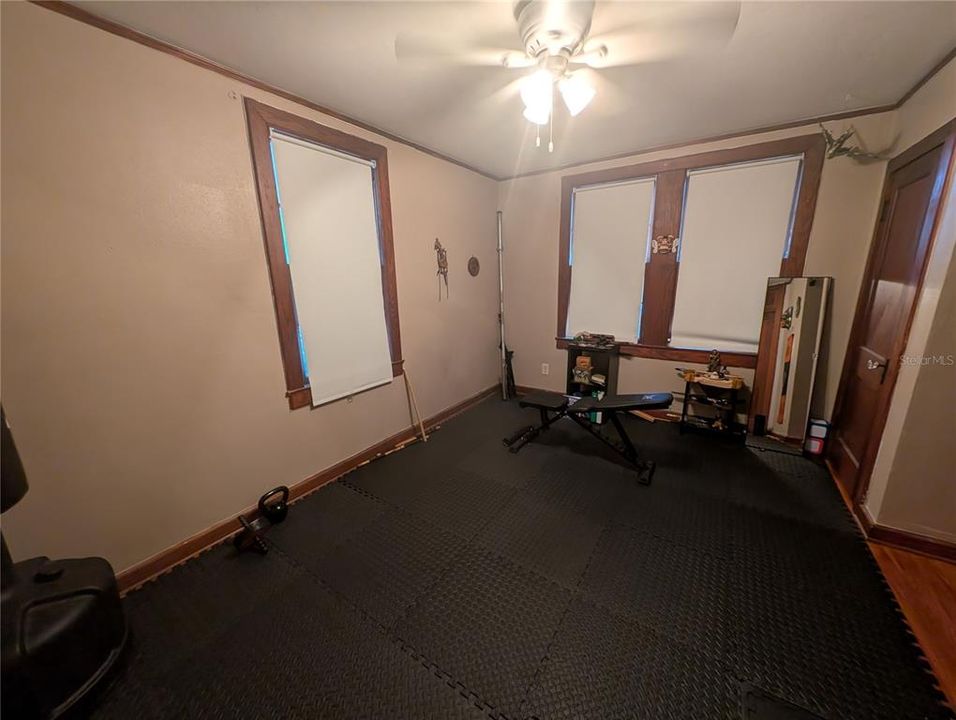 For Rent: $1,900 (3 beds, 1 baths, 1310 Square Feet)