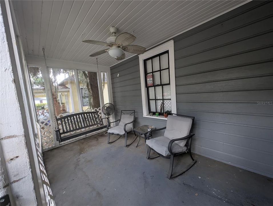 For Rent: $1,900 (3 beds, 1 baths, 1310 Square Feet)