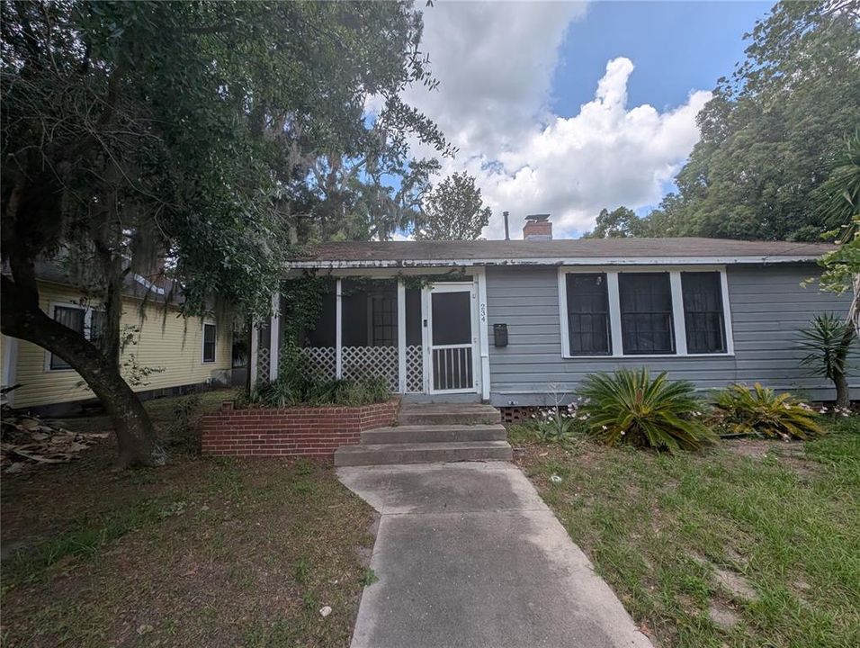 For Rent: $1,900 (3 beds, 1 baths, 1310 Square Feet)