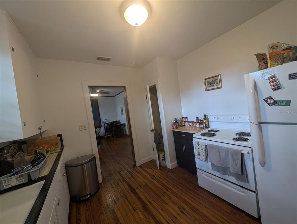 For Rent: $1,900 (3 beds, 1 baths, 1310 Square Feet)