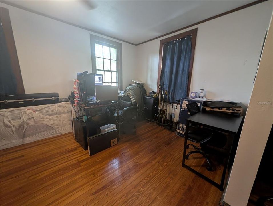 For Rent: $1,900 (3 beds, 1 baths, 1310 Square Feet)