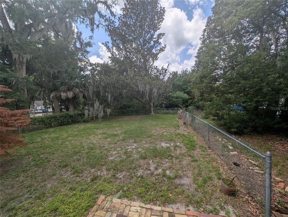 For Rent: $1,900 (3 beds, 1 baths, 1310 Square Feet)