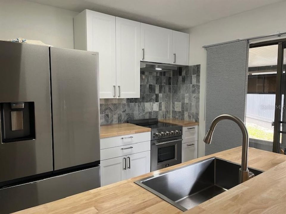 For Sale: $199,500 (2 beds, 2 baths, 1036 Square Feet)