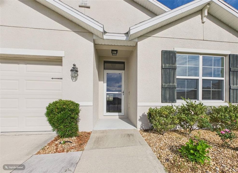 For Rent: $2,400 (4 beds, 2 baths, 1827 Square Feet)