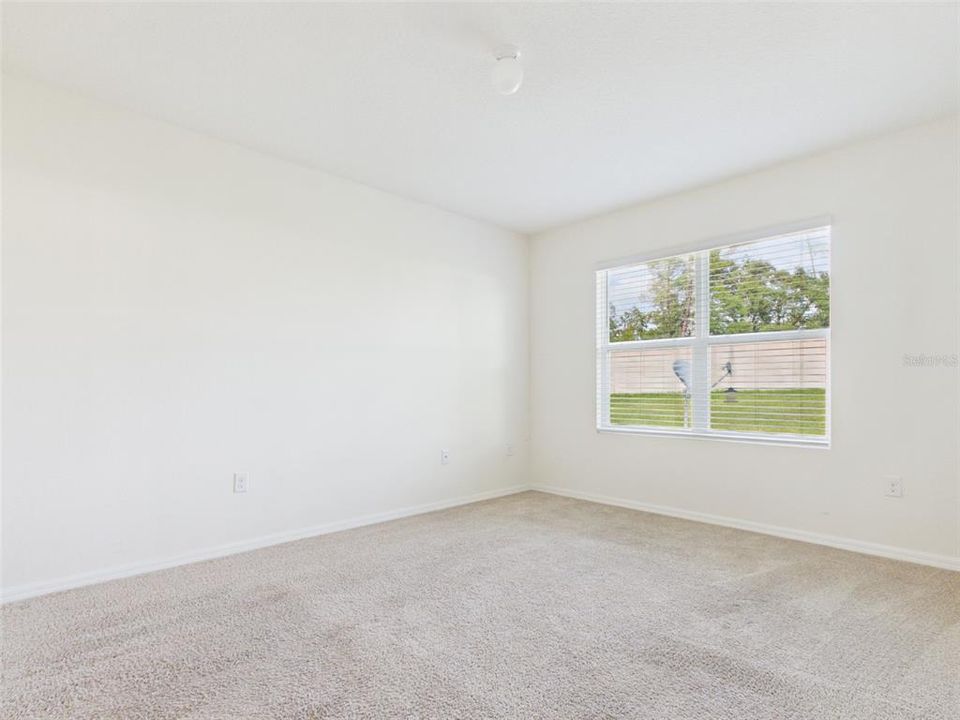 For Rent: $2,400 (4 beds, 2 baths, 1827 Square Feet)