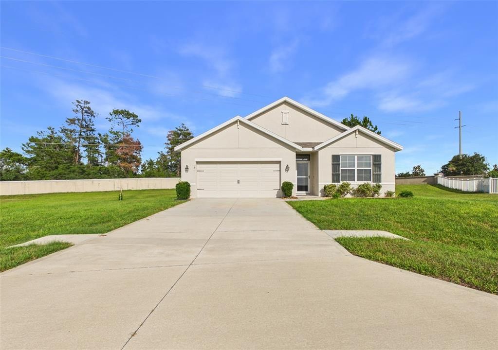 For Rent: $2,400 (4 beds, 2 baths, 1827 Square Feet)