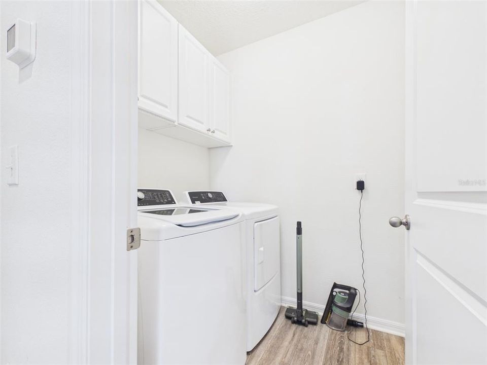 For Rent: $2,400 (4 beds, 2 baths, 1827 Square Feet)