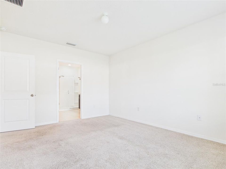 For Rent: $2,400 (4 beds, 2 baths, 1827 Square Feet)
