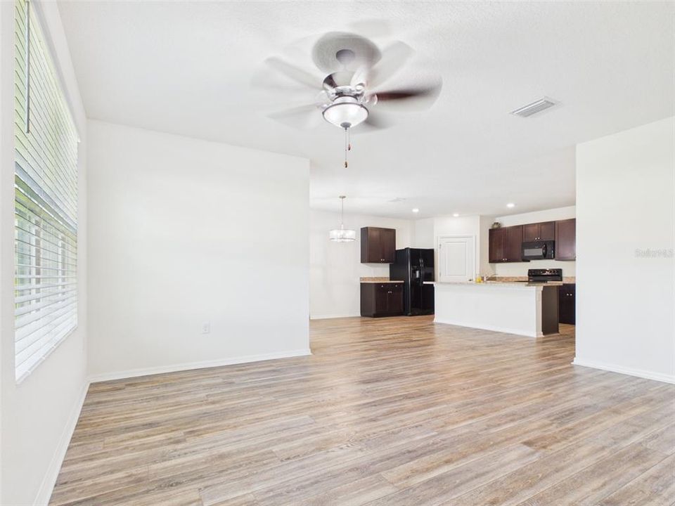 For Rent: $2,400 (4 beds, 2 baths, 1827 Square Feet)