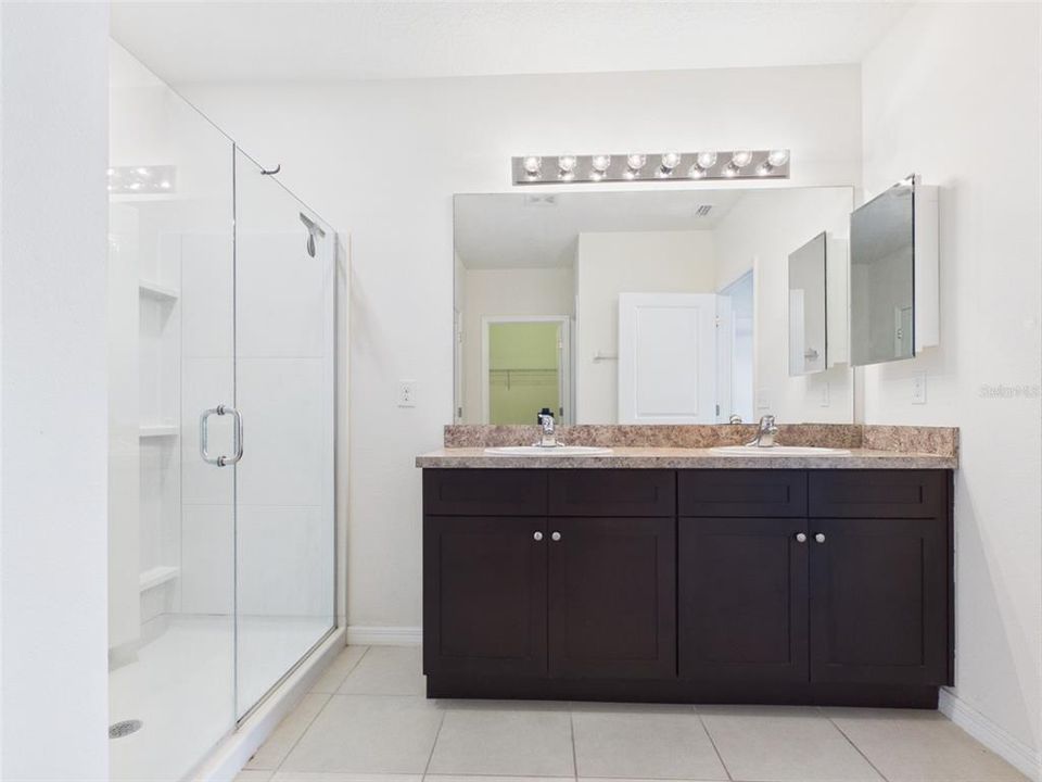 For Rent: $2,400 (4 beds, 2 baths, 1827 Square Feet)
