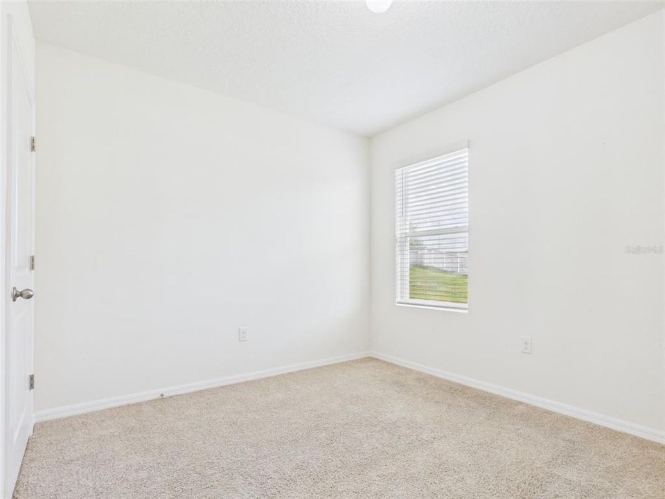 For Rent: $2,400 (4 beds, 2 baths, 1827 Square Feet)