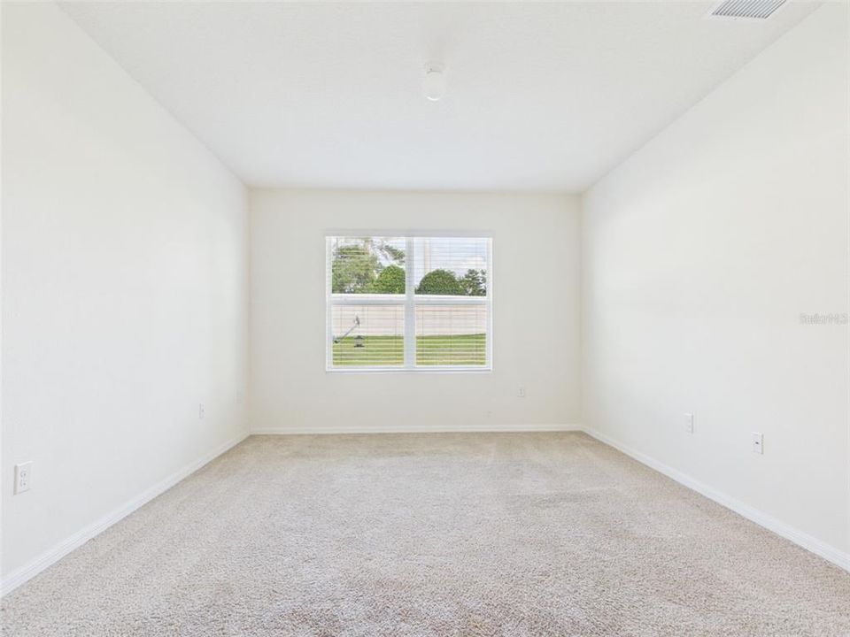 For Rent: $2,400 (4 beds, 2 baths, 1827 Square Feet)