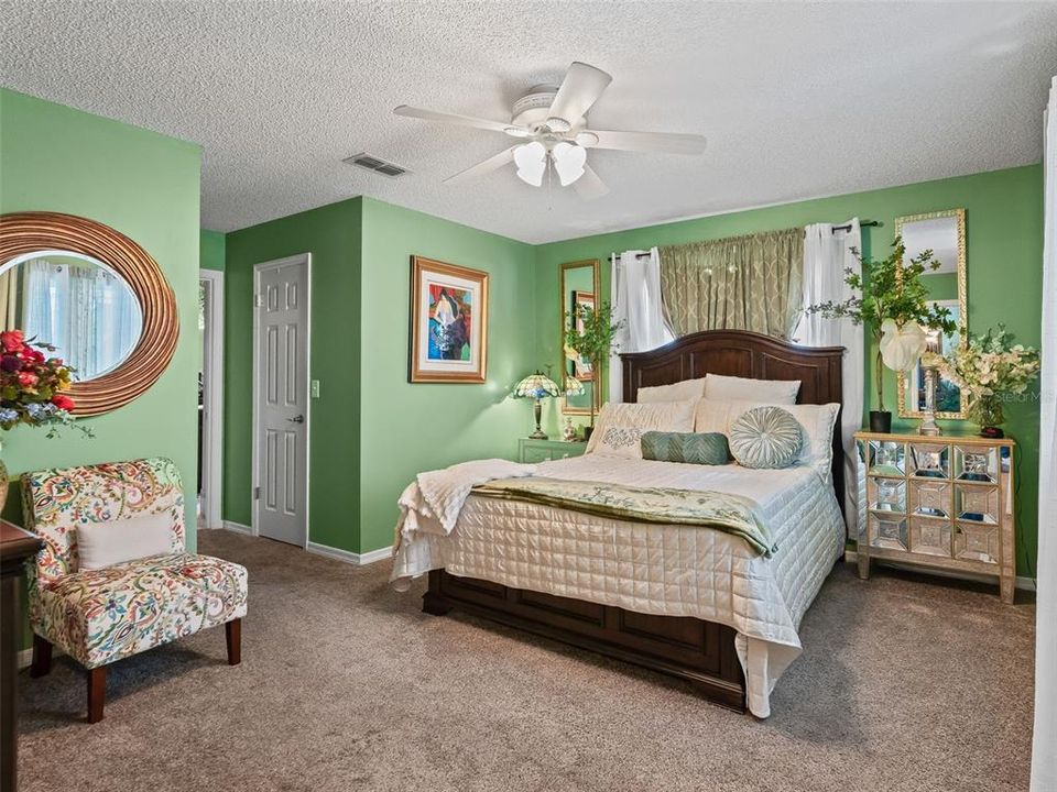 For Sale: $225,900 (2 beds, 2 baths, 1144 Square Feet)