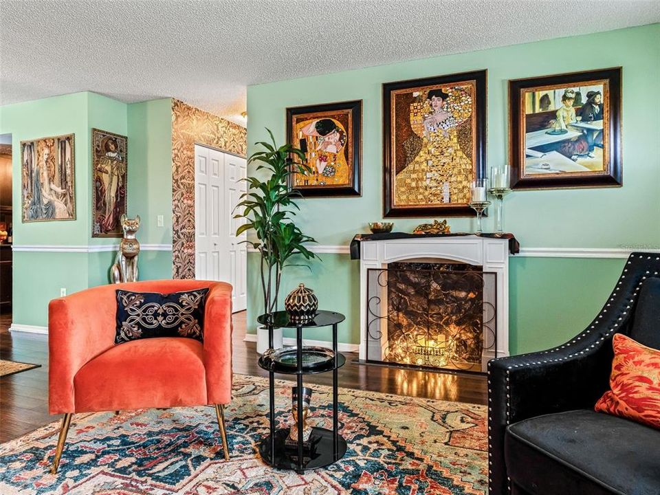 For Sale: $225,900 (2 beds, 2 baths, 1144 Square Feet)