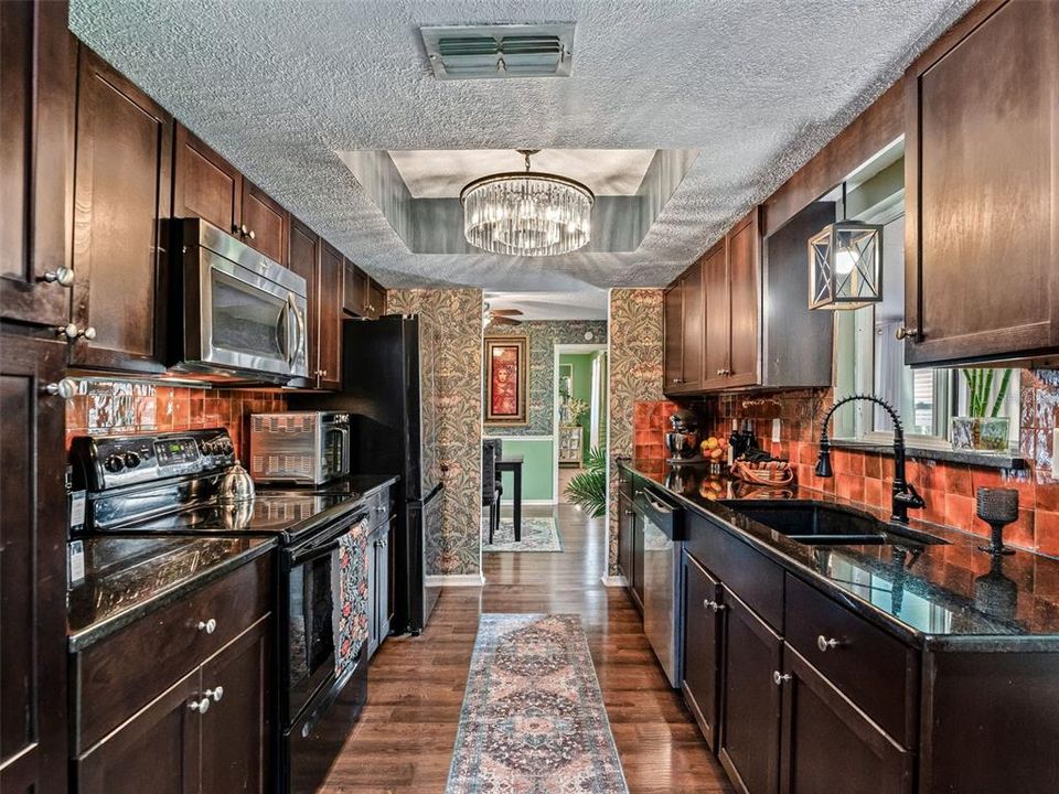 For Sale: $225,900 (2 beds, 2 baths, 1144 Square Feet)
