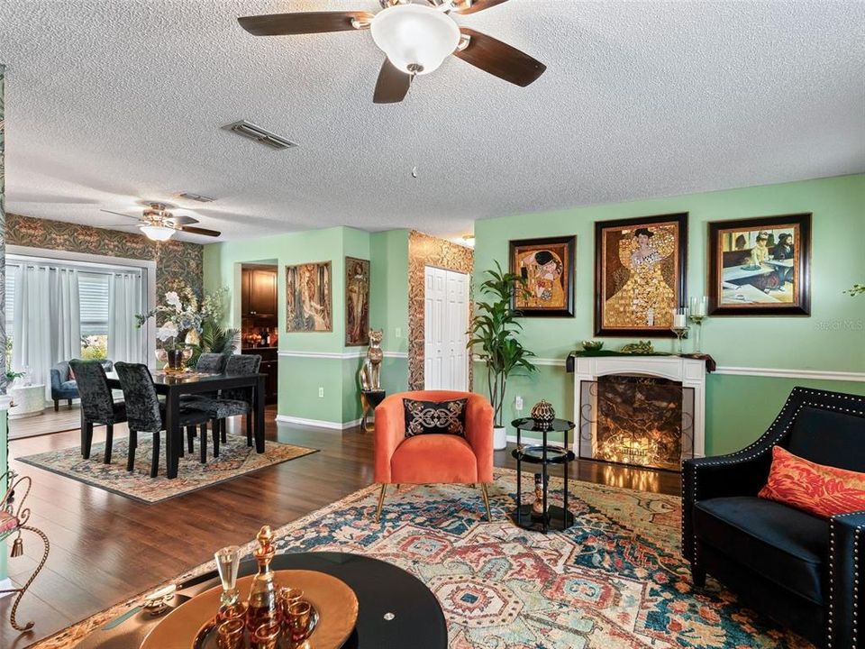 For Sale: $225,900 (2 beds, 2 baths, 1144 Square Feet)