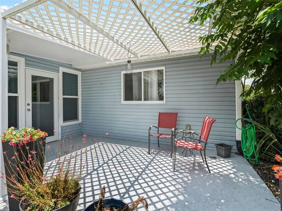 For Sale: $225,900 (2 beds, 2 baths, 1144 Square Feet)